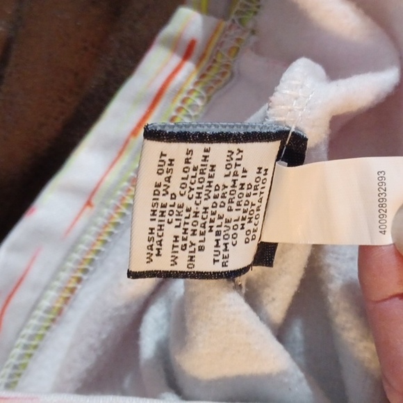 FILA SPORT, PULL OVER JACKET, WITH ZIP FRONT. SIZE LARGE. - Picture 7 of 8